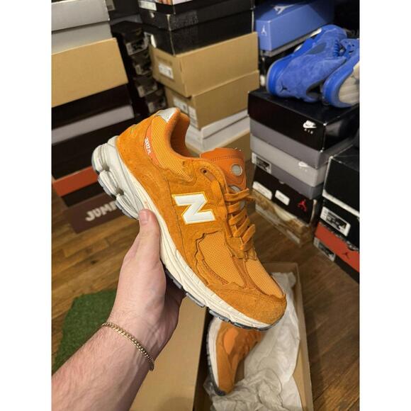 New Balance Other - New balance 2002r